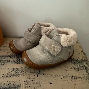 Toddler Ugg size 5